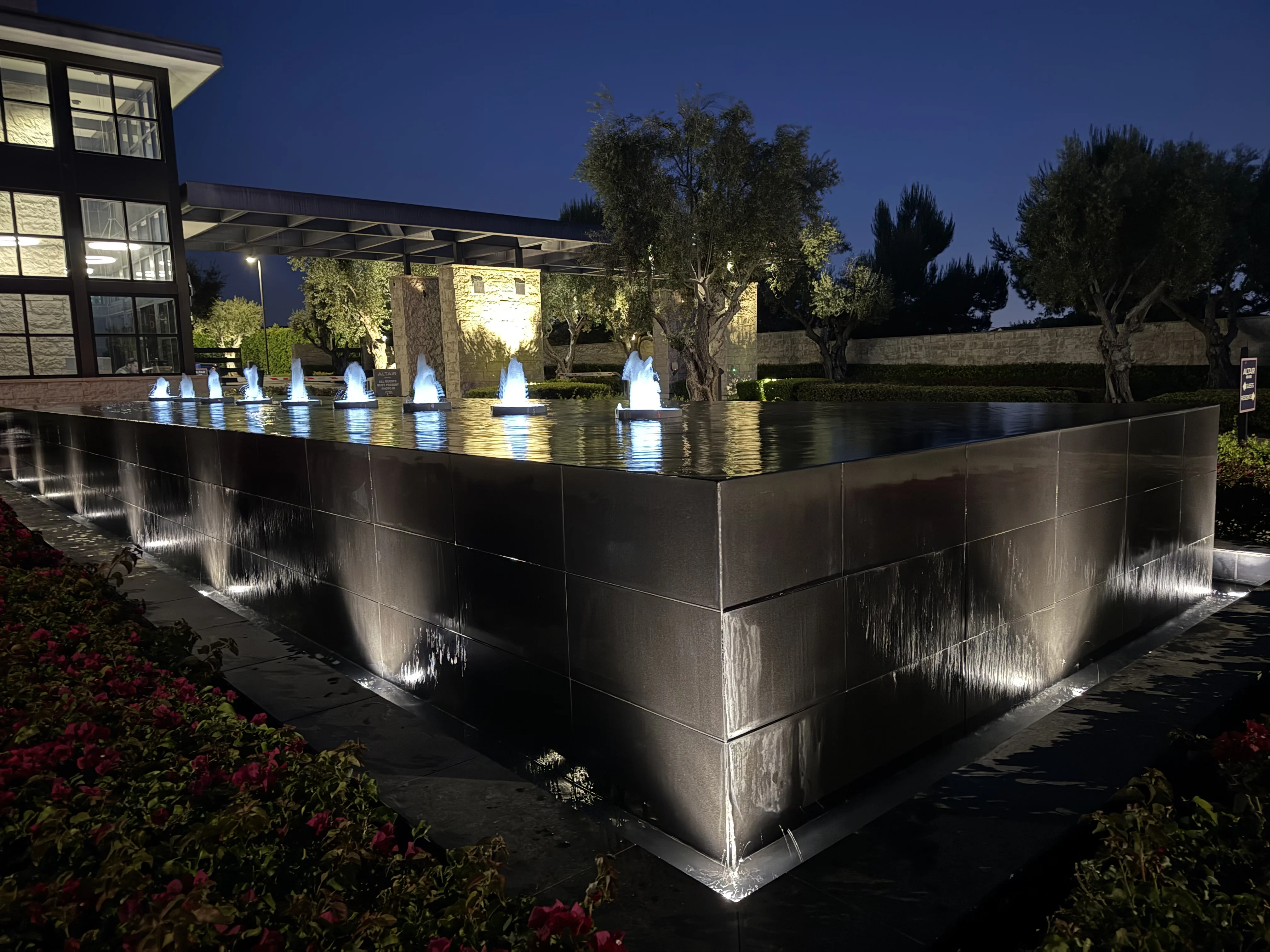 Architectural water-feature lighting
